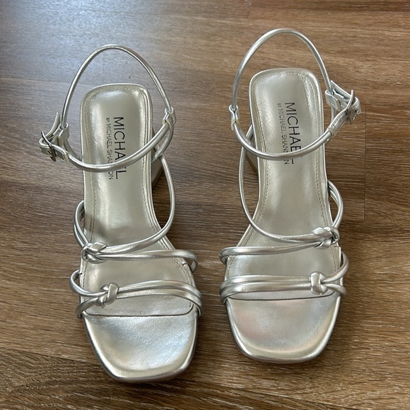 Silver heels - Picture 3 of 10